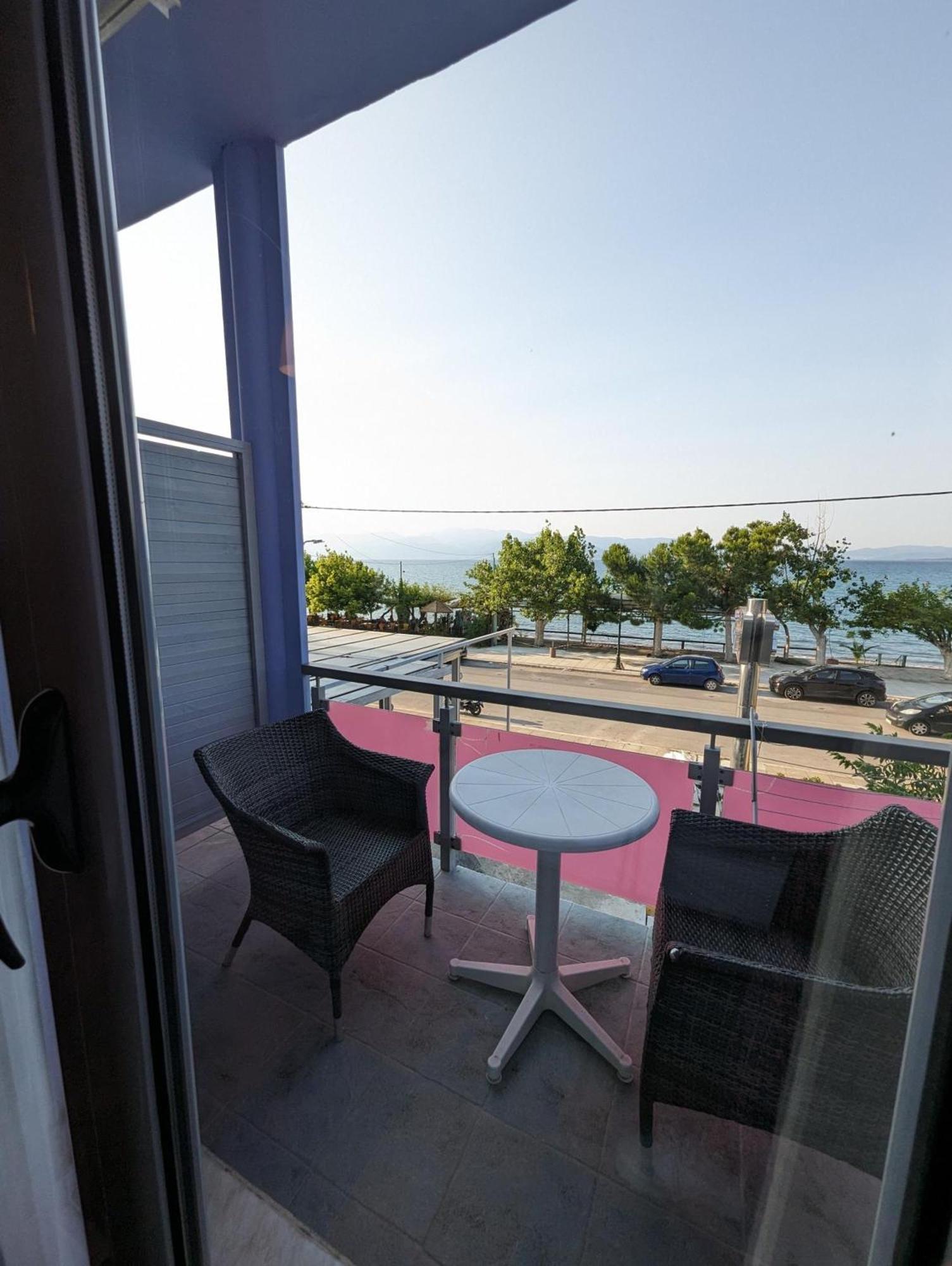Okeania Seafront Rooms In Kaména Voúrla Eksteriør bilde