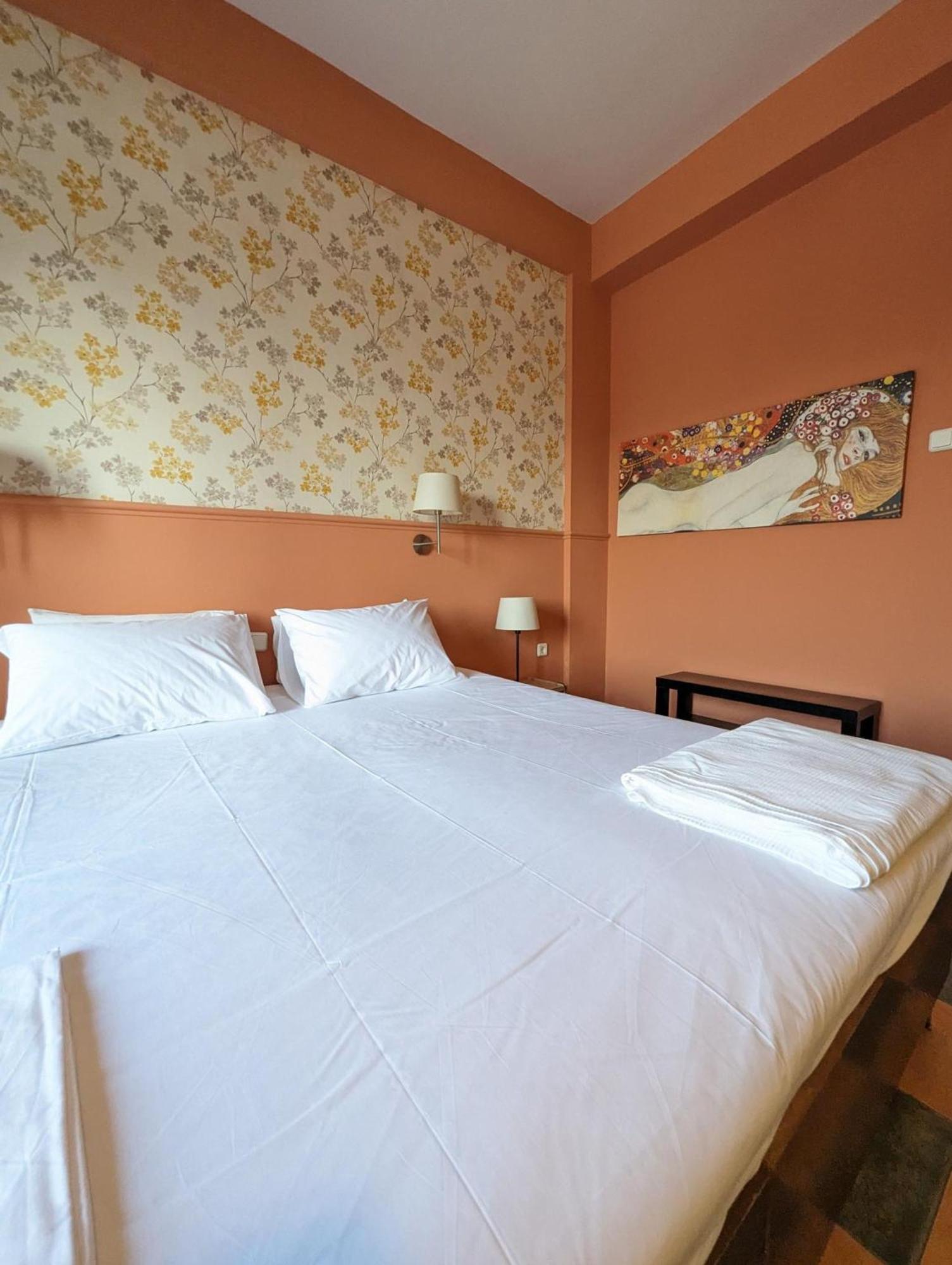 Okeania Seafront Rooms In Kaména Voúrla Eksteriør bilde