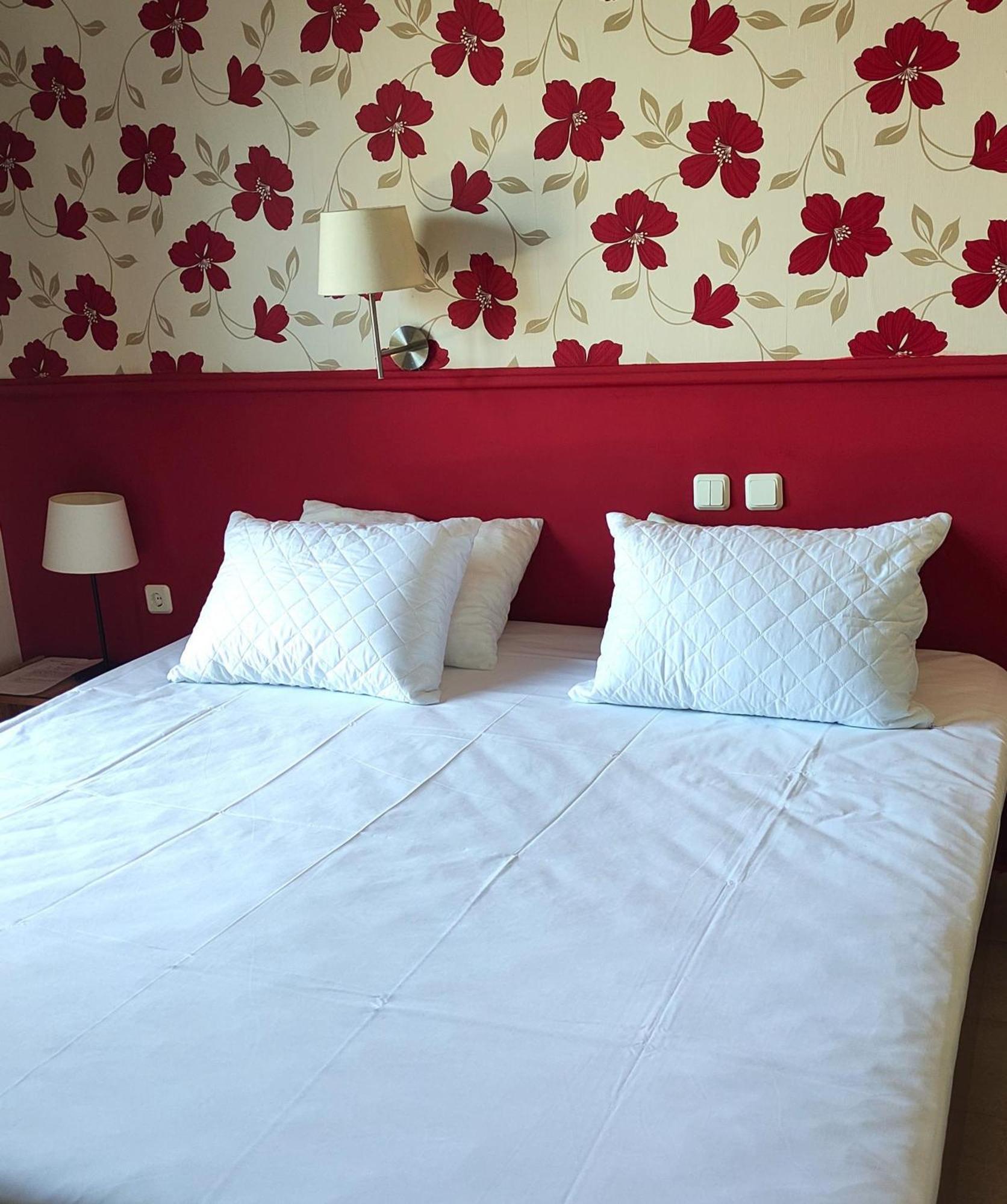Okeania Seafront Rooms In Kaména Voúrla Eksteriør bilde