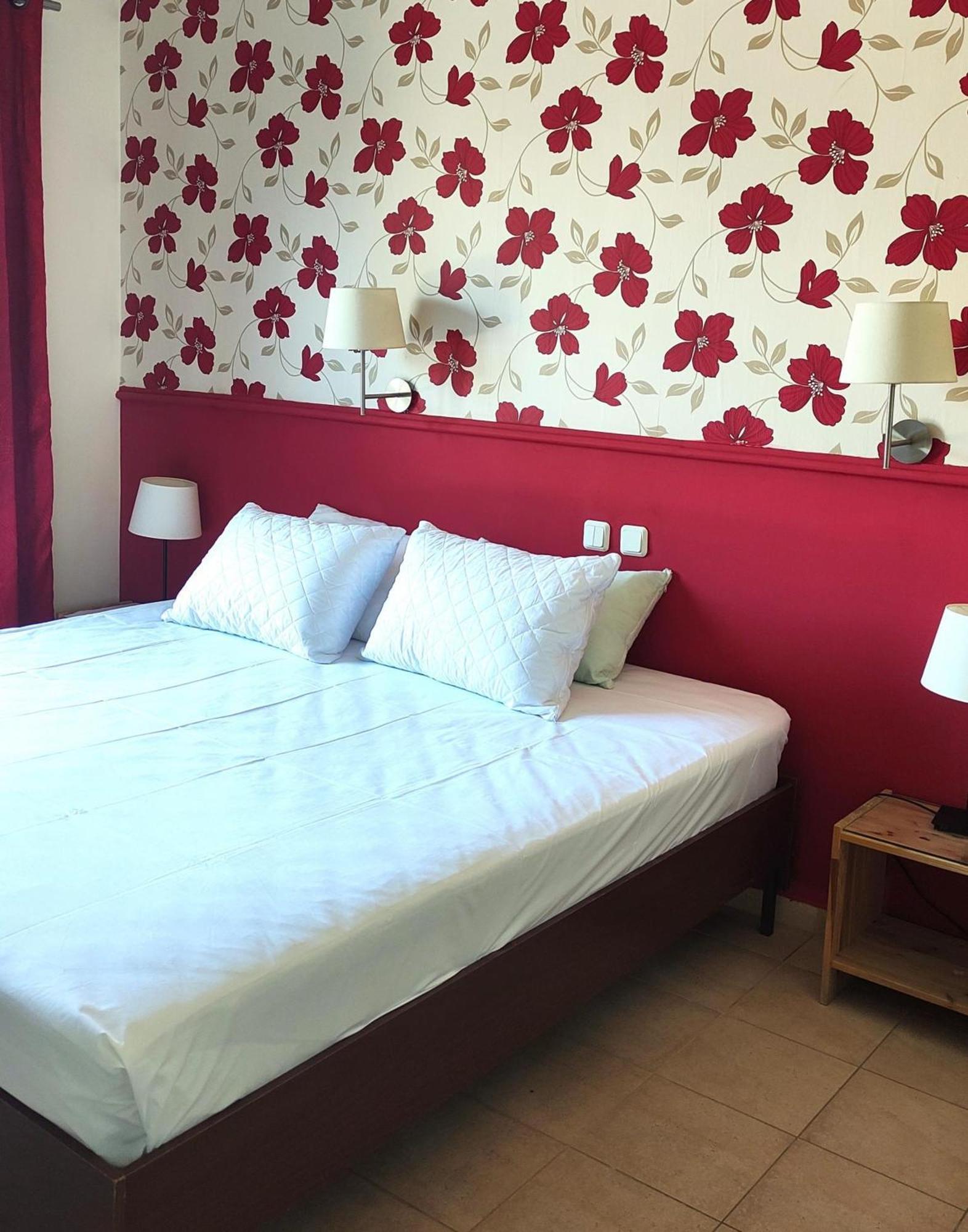 Okeania Seafront Rooms In Kaména Voúrla Eksteriør bilde