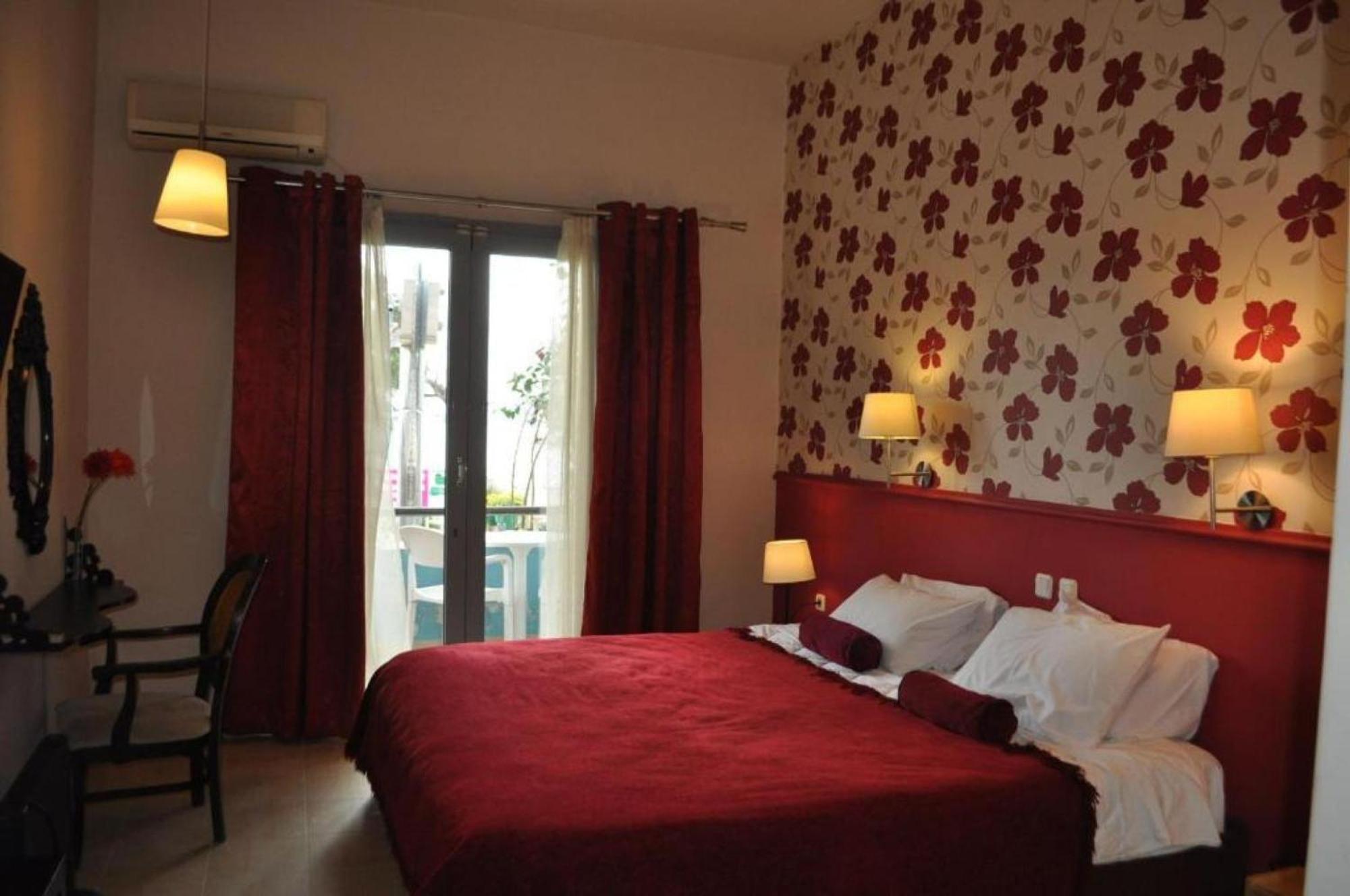 Okeania Seafront Rooms In Kaména Voúrla Eksteriør bilde