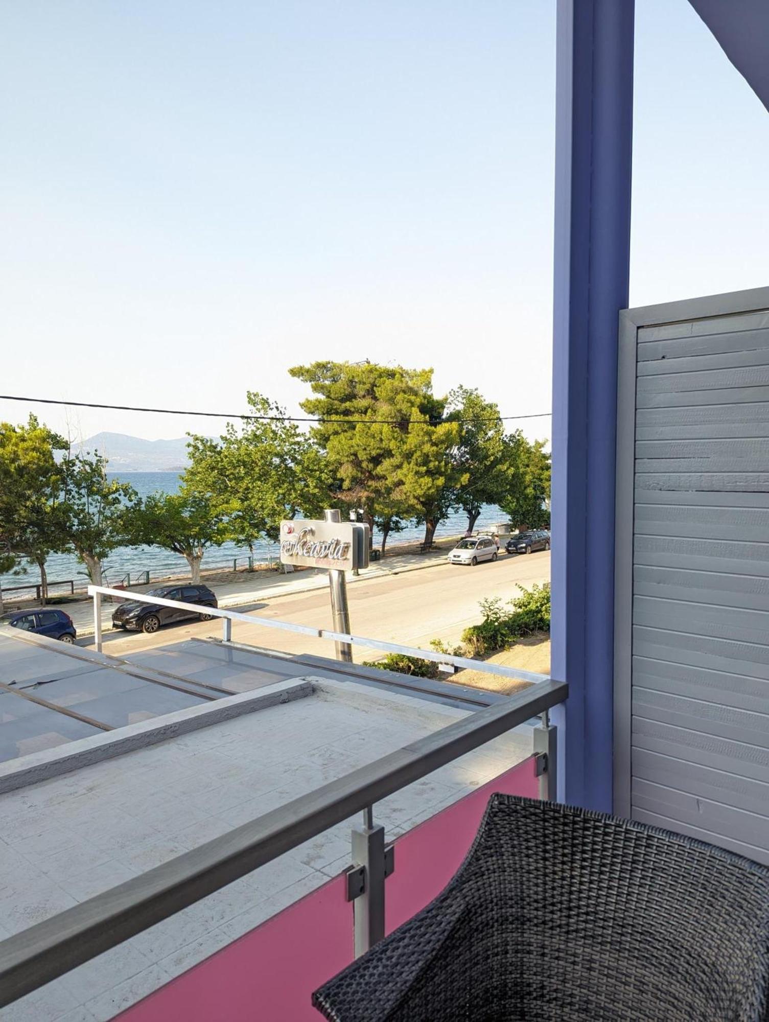 Okeania Seafront Rooms In Kaména Voúrla Eksteriør bilde