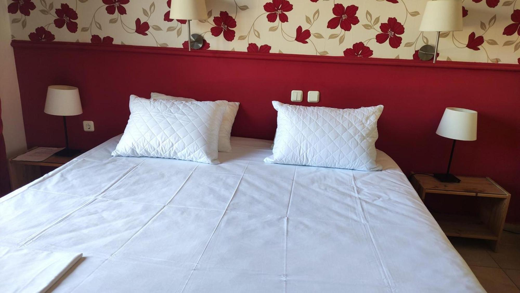 Okeania Seafront Rooms In Kaména Voúrla Eksteriør bilde