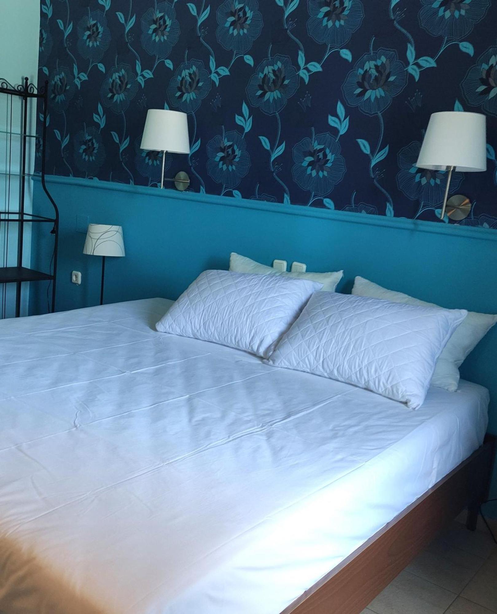 Okeania Seafront Rooms In Kaména Voúrla Eksteriør bilde