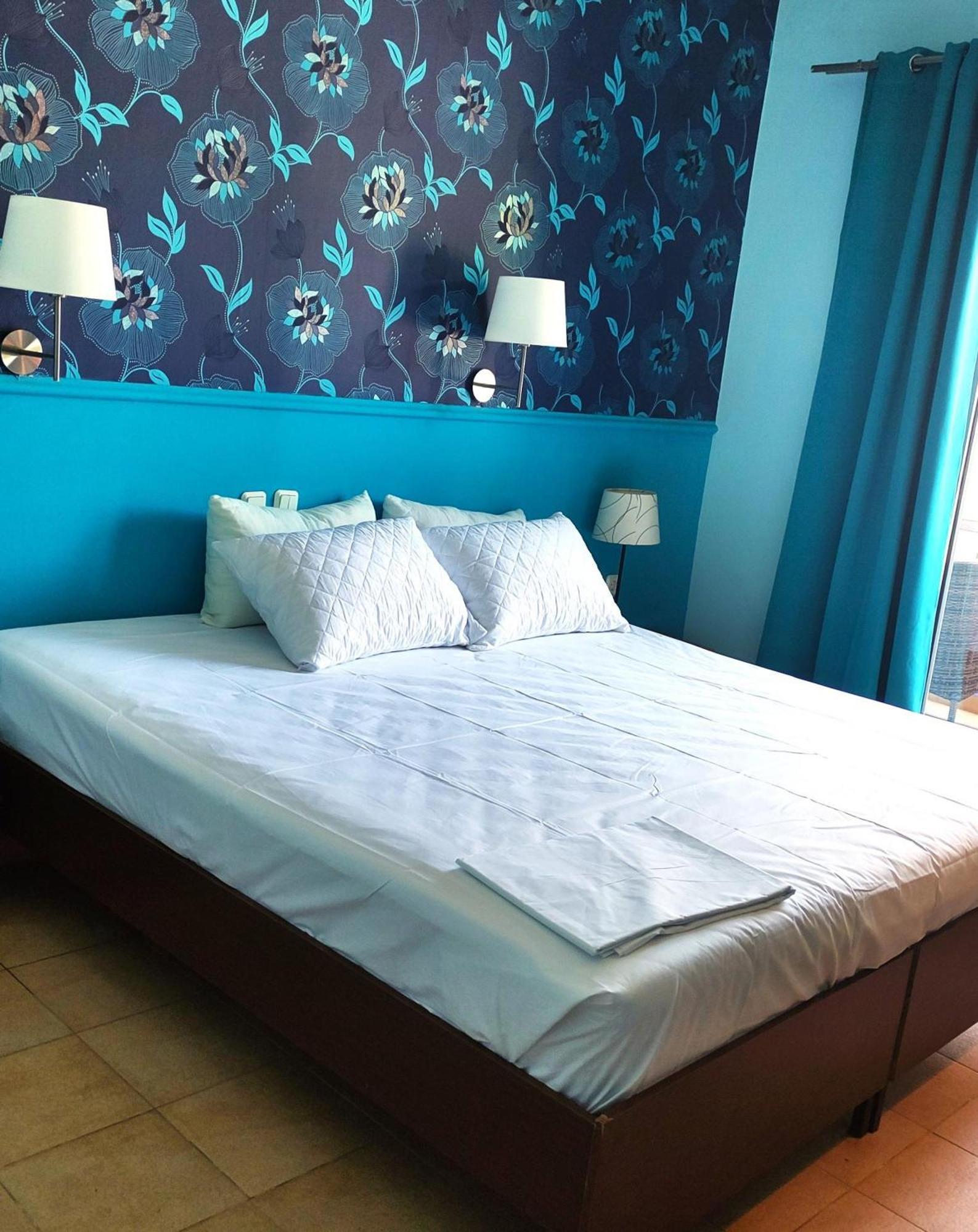 Okeania Seafront Rooms In Kaména Voúrla Eksteriør bilde
