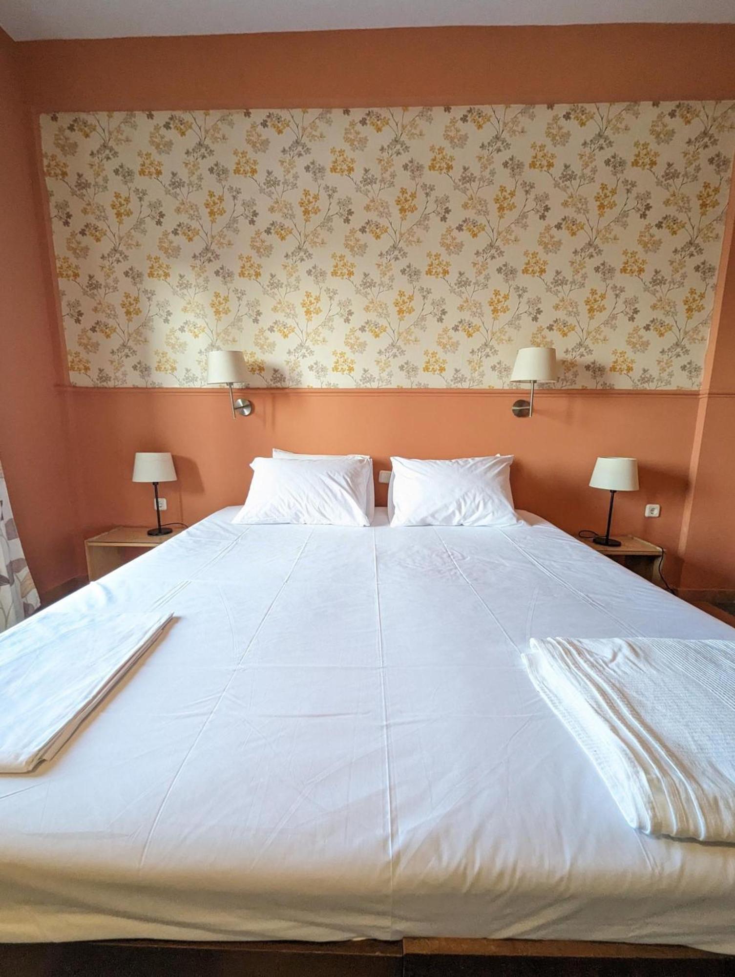 Okeania Seafront Rooms In Kaména Voúrla Eksteriør bilde