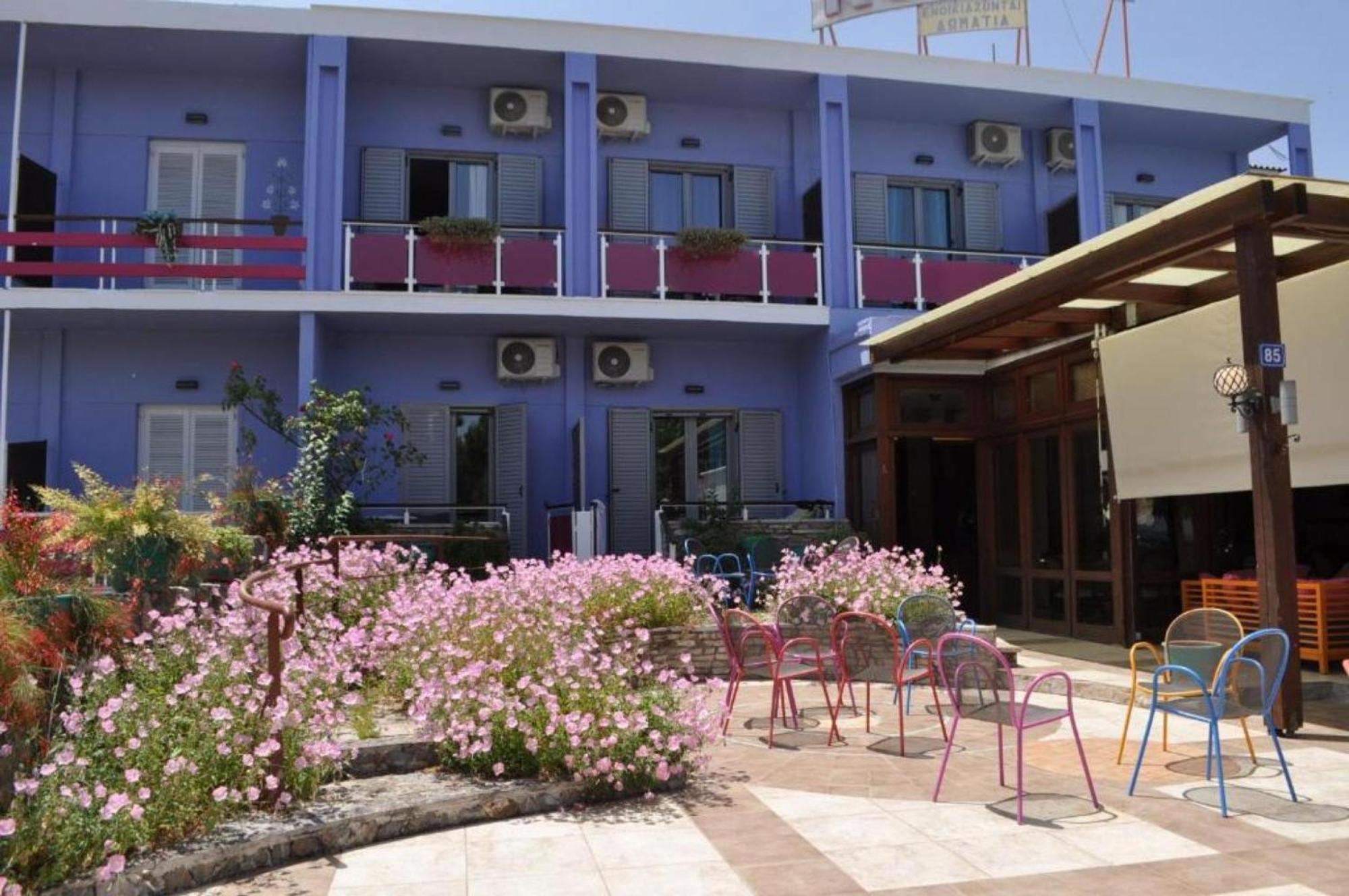 Okeania Seafront Rooms In Kaména Voúrla Eksteriør bilde