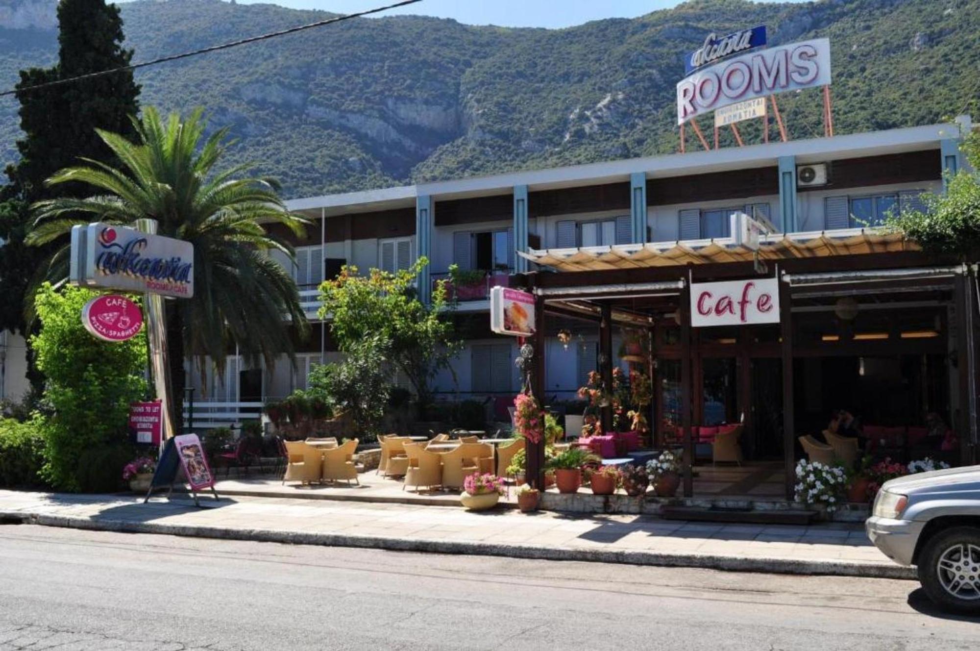 Okeania Seafront Rooms In Kaména Voúrla Eksteriør bilde